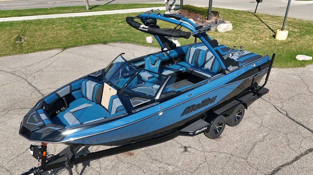 2026 Malibu Boats 21 LX
